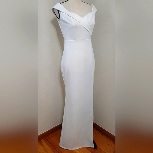 *FINAL SALE* NWT White Off-The-Shoulder Bridal Wedding Maxi Dress - Picture 5 of 8